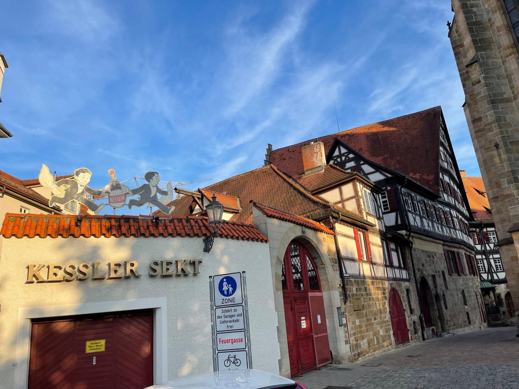 Secondhome Stuttgart - Moderne Grosse Wohnungen Nahe Der Hist Altstadt Von Esslingen An - Versch Groessen 8 - 11 - 19 Betten Esslingen am Neckar Exterior foto